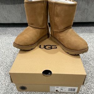 UGG CLASSIC WATERPROOF GIRLS SIZE 12